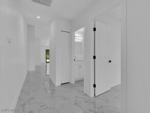 4738-4740 Douglas Ln in Lehigh Acres, FL - Foto de edificio - Building Photo