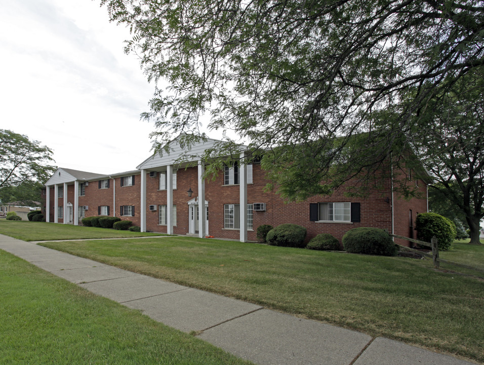 Northview in St. Clair Shores, MI - Building Photo