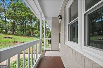 200 E Country Woods Dr in Covington, GA - Building Photo - Building Photo