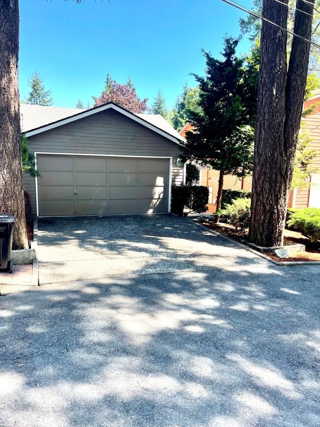 14016 Lenora Pl N in Seattle, WA - Building Photo - Building Photo