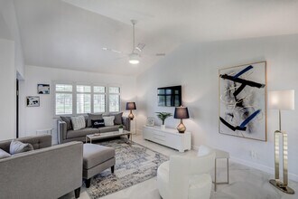 6 Lexington Ln E in Palm Beach Gardens, FL - Building Photo - Building Photo