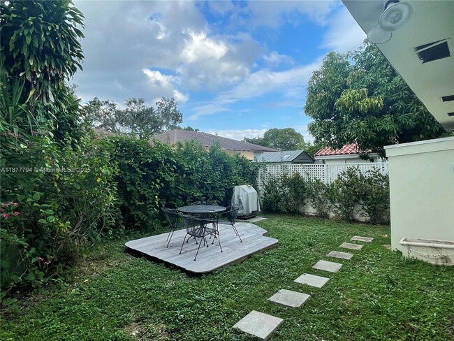 property at 2851 SW 26th St