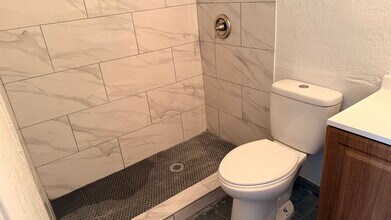 8057 Meadow Rd, Unit 103 in Dallas, TX - Building Photo - Building Photo