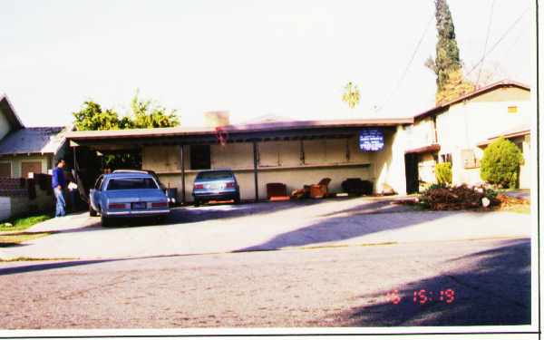 210 E 10th St. in San Bernardino, CA - Foto de edificio - Building Photo