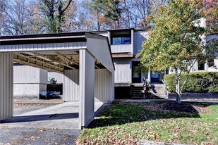 8 Spring W in Williamsburg, VA - Building Photo