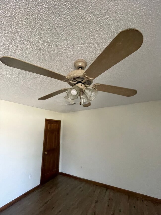 property at 905 N Main St