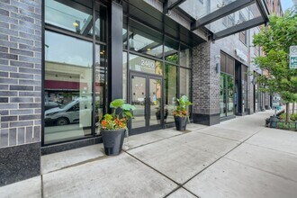 2475 N Milwaukee Ave in Chicago, IL - Building Photo - Building Photo