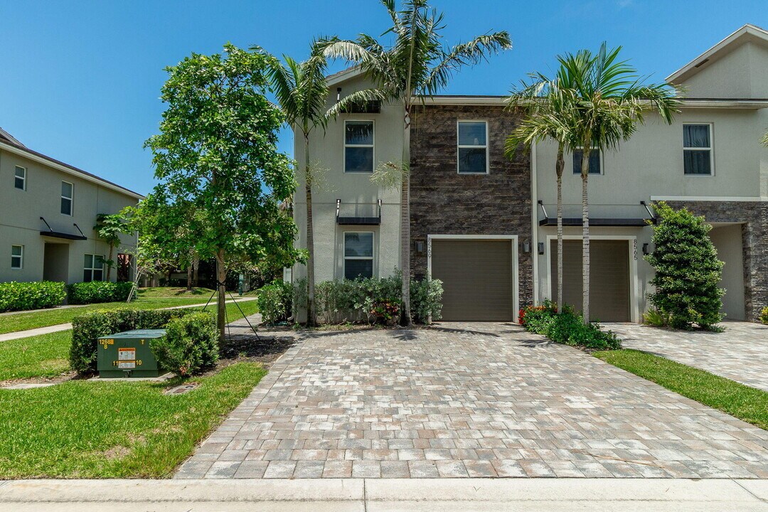 8569 Via Mar Rosso in Greenacres, FL - Building Photo