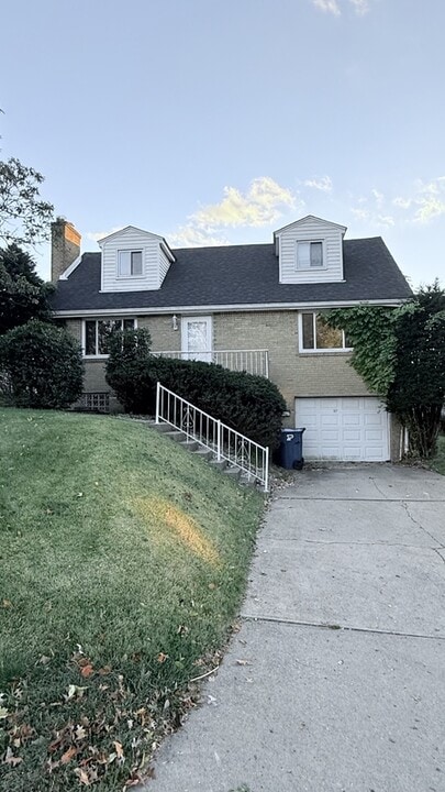 517 Foltz Dr in Verona, PA - Building Photo