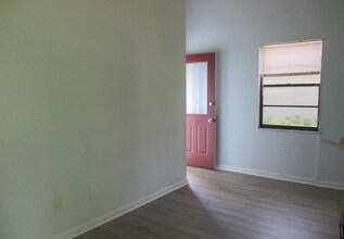 1642 Solomon St in Orange Park, FL - Building Photo - Building Photo