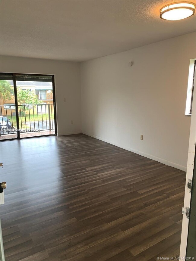 7425 SW 152nd Ave in Miami, FL - Building Photo - Building Photo