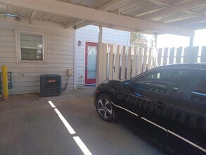 110 Holcomb Ferry Rd in Roswell, GA - Foto de edificio - Building Photo