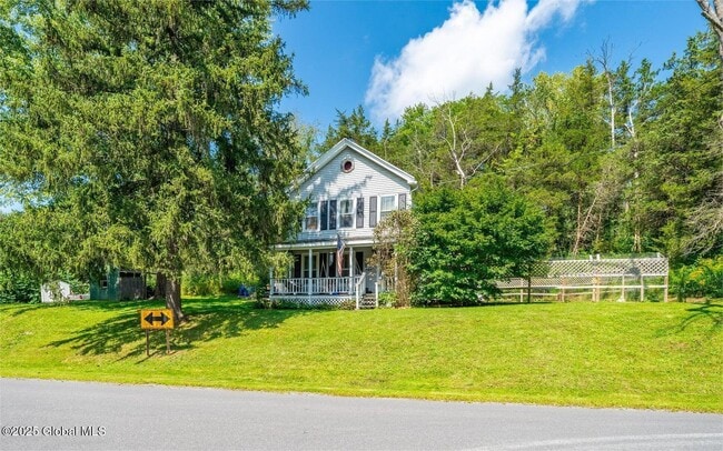 418 W Ghent Rd in Hudson, NY - Building Photo - Building Photo