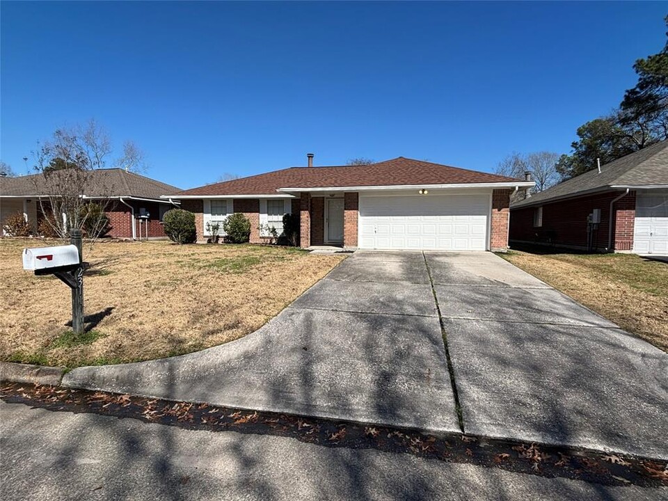 2311 Pine Cone Dr in Humble, TX - Building Photo