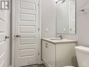 2-312 Adam Sellers St in Markham, ON - Building Photo - Building Photo