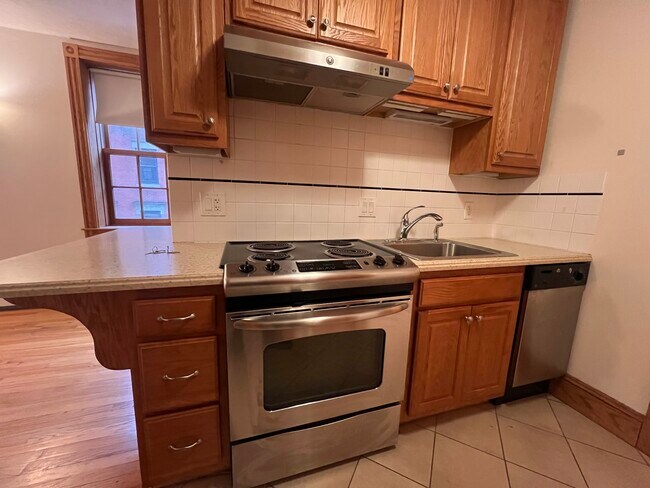 90 Myrtle St, Unit 2 in Boston, MA - Foto de edificio - Building Photo