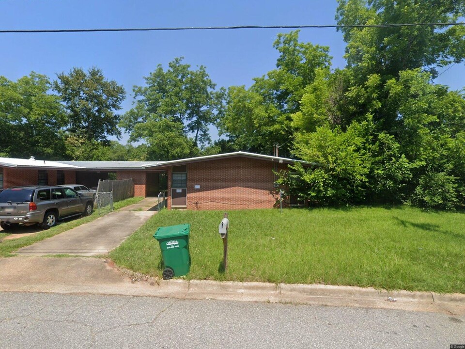 1974 S Riverview Cir in Albany, GA - Building Photo