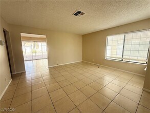 6568 Gazelle Dr, Unit 4 in Las Vegas, NV - Building Photo - Building Photo