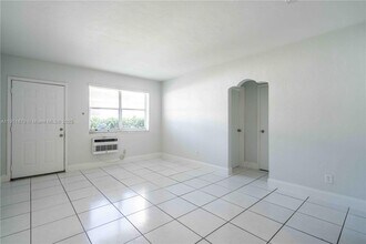 7821 Carlyle Ave in Miami Beach, FL - Building Photo - Building Photo