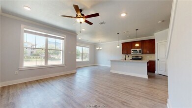 2130 Crescent Pointe Pkwy in College Station, TX - Building Photo - Building Photo