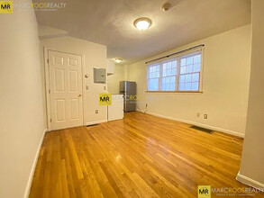 44 Clark St, Unit 1 in Boston, MA - Foto de edificio - Building Photo