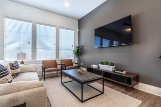 5722 Barbara Rose Ln in Houston, TX - Building Photo - Building Photo
