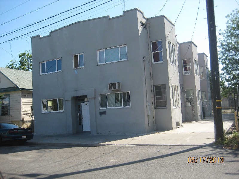 334 N American St in Stockton, CA - Building Photo