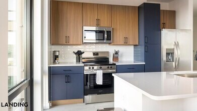 1007 S Mint St in Charlotte, NC - Building Photo - Building Photo