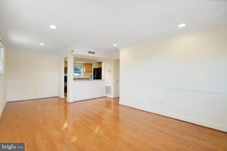 6924 Kenfig Dr in Falls Church, VA - Building Photo - Building Photo