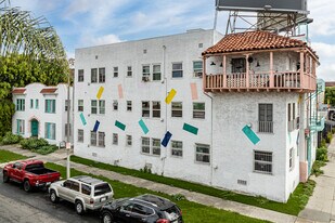 5139 Melrose Avenue in Los Angeles, CA - Building Photo