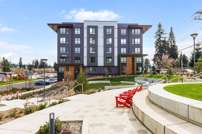 6901 NE 184th Ln in Kenmore, WA - Building Photo - Building Photo