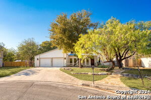 1903 Archway Dr in San Antonio, TX - Foto de edificio