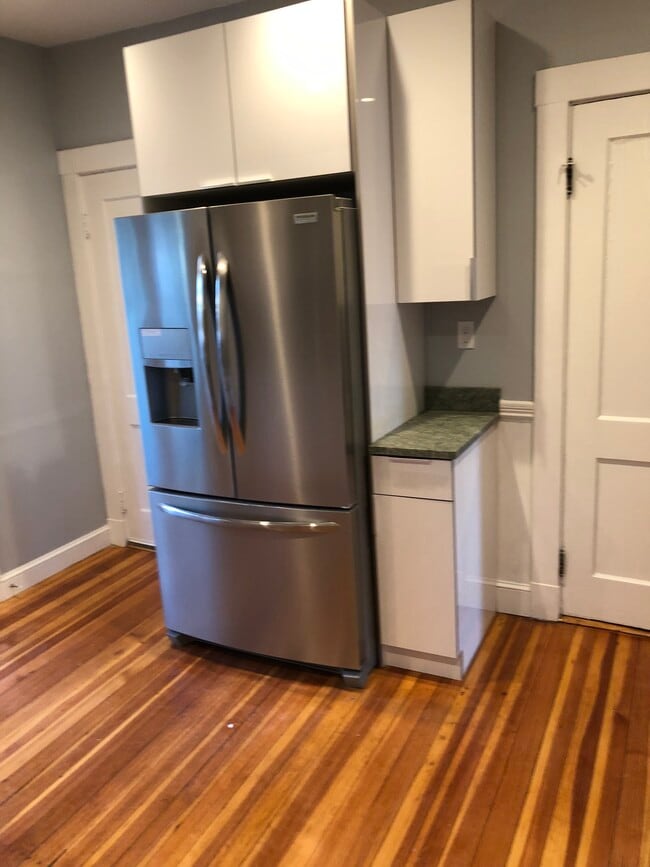 45 Nixon St, Unit 1 in Boston, MA - Foto de edificio - Building Photo