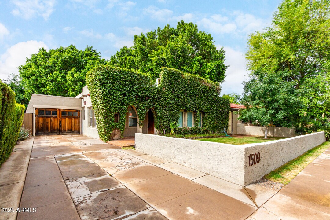 1509 E Cheery Lynn Rd in Phoenix, AZ - Foto de edificio