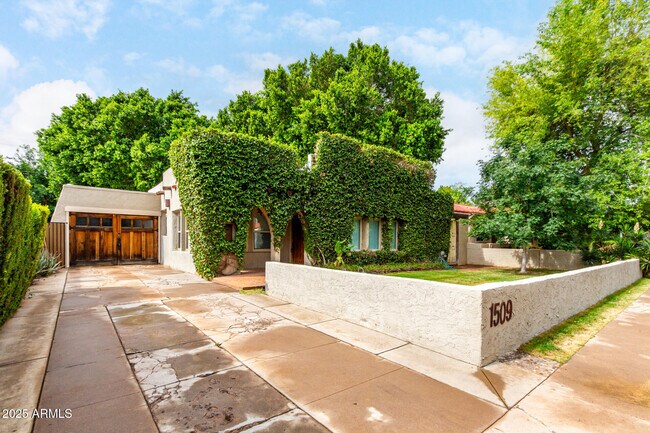 property at 1509 E Cheery Lynn Rd
