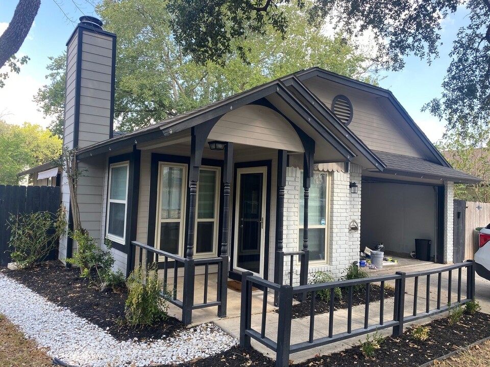 12019 Stoney Park in San Antonio, TX - Building Photo
