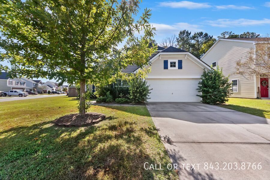 341 Drayton Pl Dr in Moncks Corner, SC - Building Photo