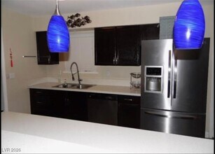 132 Shadow Ln in Las Vegas, NV - Building Photo - Building Photo