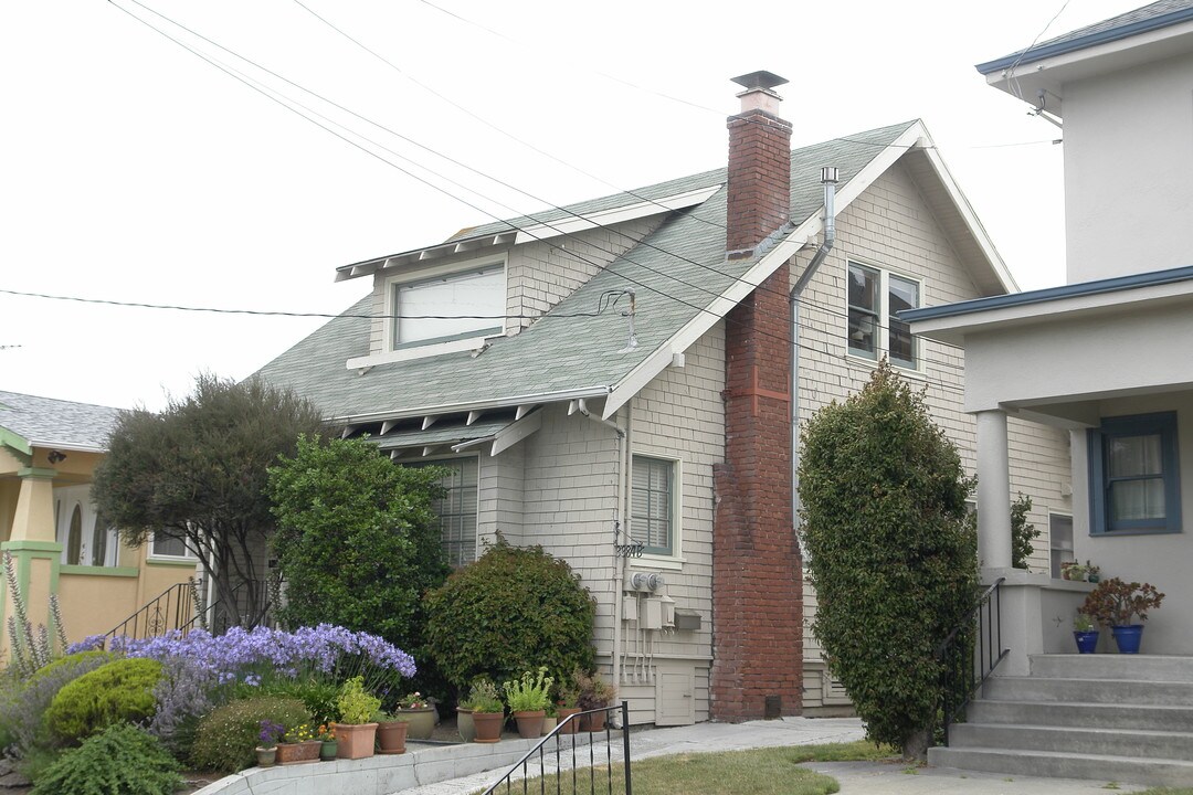 3884 Brighton Ave in Oakland, CA - Foto de edificio