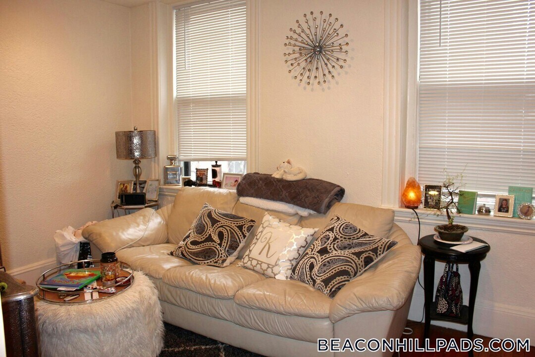 72 Revere St, Unit 2F in Boston, MA - Building Photo