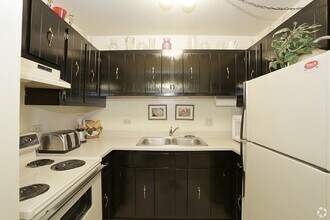 ReNew Lake Arlington in Wheeling, IL - Foto de edificio - Building Photo