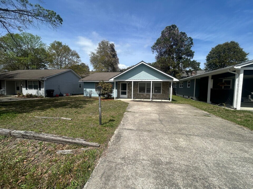 307 Stratford Pl in Murrells Inlet, SC - Building Photo