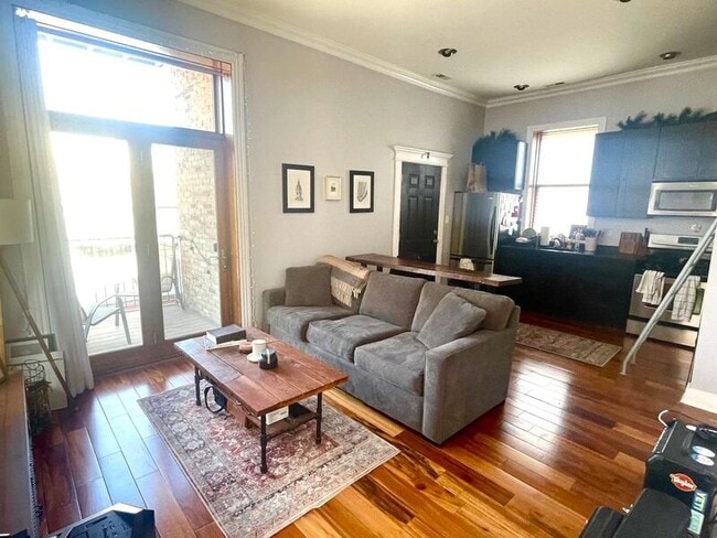 property at 932 N Noble St