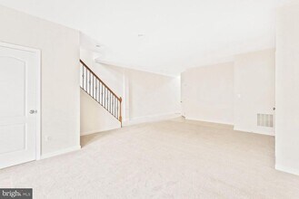 41833 Diabase Square in Aldie, VA - Building Photo - Building Photo