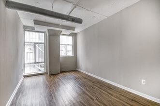 222 Saratoga in Baltimore, MD - Building Photo - Building Photo