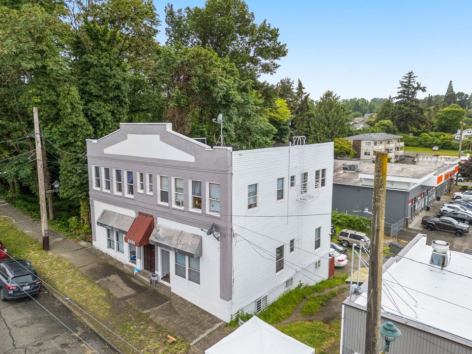 9265 57th Ave S in Seattle, WA - Building Photo