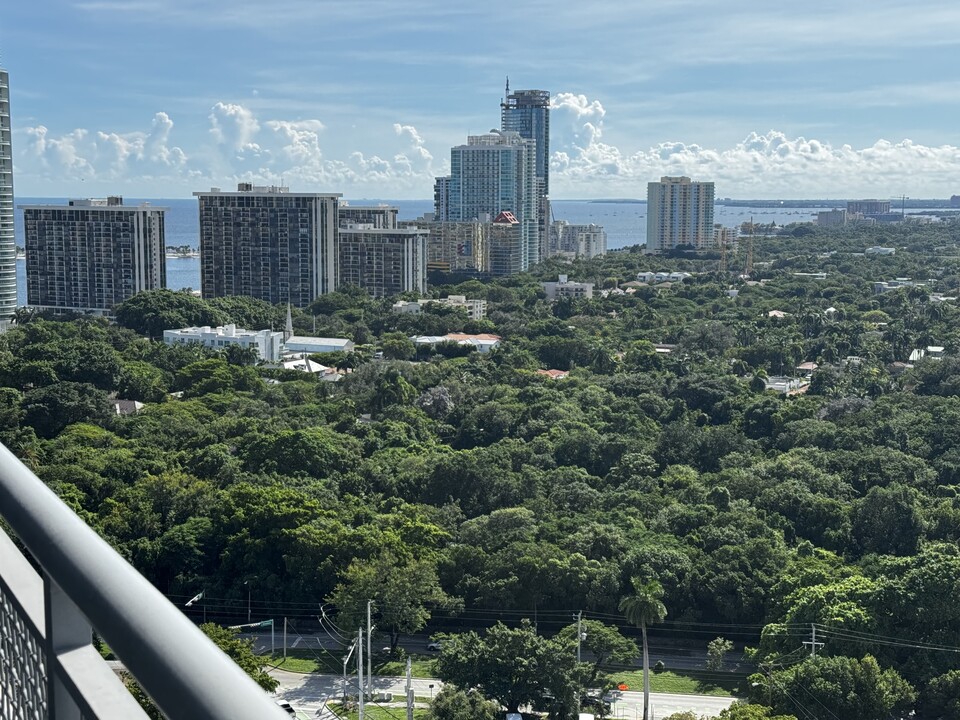 60 SW 13th St, Unit 2009 in Miami, FL - Building Photo