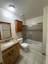 4260 Clayton Rd in Concord, CA - Foto de edificio - Building Photo