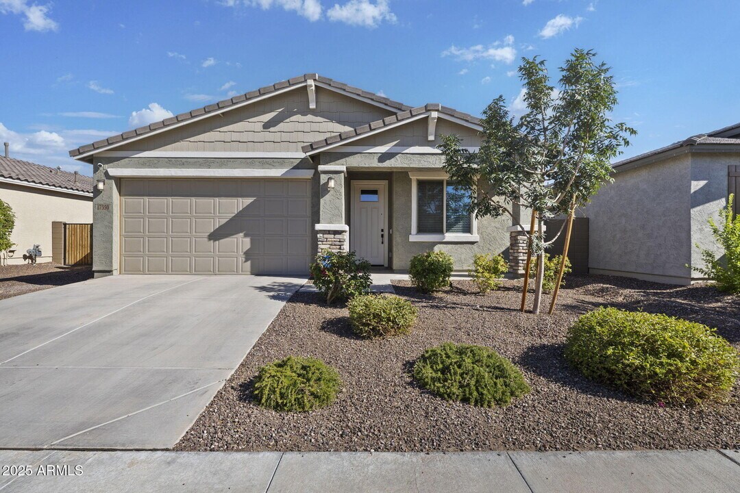 17350 W Alexandria Way in Surprise, AZ - Foto de edificio
