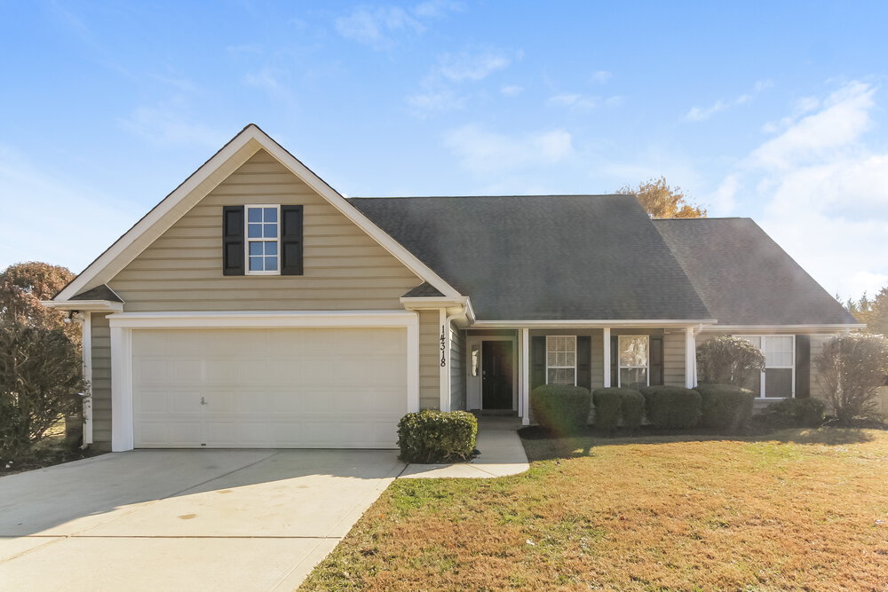 14318 Chenault Dr in Huntersville, NC - Building Photo